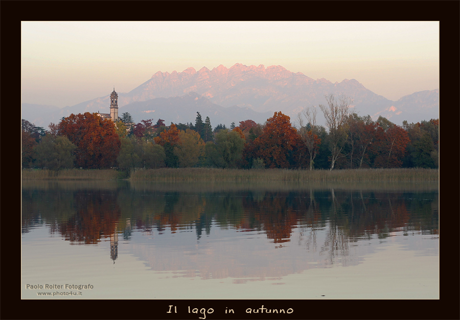Il lago in autunno