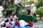 Uno spettacolo di burattini al parco comunale. Per grandi e piccini.