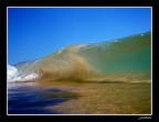 Foto scattata sul pelo dell'acqua a vieste per ricordare le onde dell'oceano