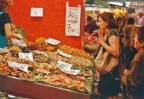 Celebre e caratteristico mercato rionale situato al centro di Barcellona, in Spagna.