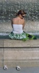 Una turista accaldata all'altare della patria, Roma.
non  un crop, ma ho preferito tagliare il resto.

grazie, ciao a tutti :-)