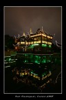 Una pagoda illuminata nella citt vecchia.
[Shanghai, Cina - 20 agosto 2005]