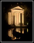 in una fresca serata d'autunno sotto al tempio di Esculapio appare magicamente qualcosa...