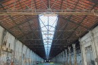 Prospettiva geometrica di un capannone abbandonato