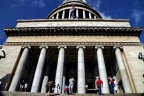 Il capitolio dell'Avana. Una foto come quella di tanti turisti che sono passati di l. Per riguardandola un p mi piace, cos io ci provo..

A voi i commenti e le critiche