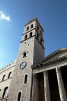 Qualcuno ha lanciato un grido... Un grido di pietra, un falso inno alla grandezza che una volta eretto torna alla vista come il pi acuto dei lamenti. Una lode tormentata al cielo. Un urlo verso l'alto di dolore... Fissato da una scia di pietre... Una Torre