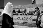 donna velata e Shaid a Ramallah