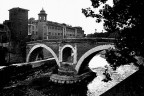 Il ponte che unisce l'isola Tiberina alla citt