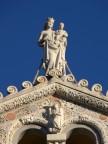 Duomo di Pisa, particolare della facciata - capolavoro di Rainaldo, prima met del XII secolo, sormontata da una Madonna col Bambino della scuola di Giovanni Pisano. 
DMC FZ30, f 5.6, 1/500, ISO 80, lungh. foc. 420 mm equiv.; 15/12/2005, ore 15:19