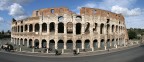 Panoramica del colosseo ottenuta unendo due foto.