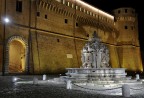 Mi  sempre piaciuta la Piazza del Castello..ma c'ero stato solo di giorno...con tanta gente...e cos l'altra sera ho fatto un raid notturno...
Commenti e consigli sempre graditi