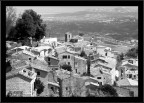 Civitella del Tronto
comune compreso nell'area del Parco Nazionale del Gran Sasso,  una cittadina di impareggiabile bellezza ubicata all'estremit settentrionale della regione Abruzzo. E' celebre soprattutto per la sua storica fortezza, ma anche per le caratteristiche abitazioni in pietra.