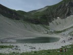 ... l'altro e' nascosto dietro quelle pietre.
era il 24 giugno e c'era gente che prendeva il sole, ma se guardate bene c'e' anche della neve!!