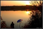Pescatore che si gusta  il tramonto ........