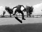 Mio fratello che fa skating a Sperlonga
File originale a 4mp nativo in jpg.