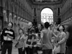 Tipico stupore all'"unisono" dei giappi, manco avessero visto l'astronave di Indipendence Day poggiarsi sopra la Madunina.

Galleria Vittorio Emanuele, Milano