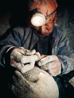 Nelle miniere di Potos dove tra incredibili condizioni di lavoro, sopravvivono ancora centinaia e centinaia di minatori in cerca del poco argento rimasto.

pi info -> http://it.wikipedia.org/wiki/Potos%C3%AD