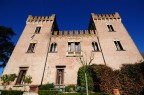 Una facciata del castello di Bevilacqua ( VR)

Ottica Sigma 10-20 
Focale 10mm 
f13
iso 640

Commenti ??  e Critiche naturalmente