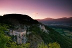 http://www.comunediocre.it/0_1_6SAngelo.asp

La strada per raggiungere il convento  stata chiusa a causa di alcune crepe formatesi a seguito del terremoto ma  possibile ugualmente raggiungere il convento a piedi lasciando la macchina a circa 1 km di distanza; il terremoto inoltre ha provocato la rottura della roccia alla destra del convento, cosa abbastanza insolita visto che lo stesso non ha riportato ingenti danni... Commenti e critiche ben accetti.