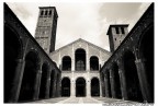 ISO 100
24mm
f8.0
1/250

Un portico  alle mie spalle..