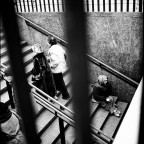 Scena catturata in P.zza del Duomo, Milano.
Diversi modi di combattere il freddo.

Hasselblad 501c
Zeiss Planar 2.8/80