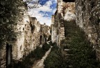 Craco  un comune di 774 abitanti della provincia di Matera. Il centro storico, negli anni sessanta, ha conosciuto un'evacuazione che lo ha reso una vera e propria citt fantasma. Questo fenomeno ha contribuito comunque a rendere particolare l'abitato di Craco, che per tale caratteristica  stato scelto come set cinematografico di vari film.