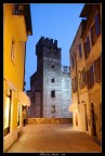 D 7000 ..... castello di Sirmione by night