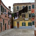 Questa citt mi emoziona sempre ...

Lo scorso Carnevale ci abbiamo trascorso un weekend, ma ci siamo sempre tenuti alla larga dal caos di Piazza San Marco, girovagando mascherati a caccia d'arte ...