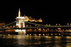 Budapest, il ponte delle catene sul Danubio.
0.5 sec. - F9 - Aperture priority - ISO 800 48mm