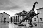 Cortile della Citta' della Scienza
Napoli, lungomare di Bagnoli.

Sullo sfondo lo scheletro di un edificio industriale degli stabilimenti ex-Italsider