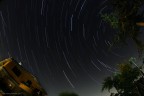 Alla fine ci sono riuscito, ho fatto il primissimo startrail, la location non  delle migliori, in questi giorni far un p di prove per trovarne una senza troppo "inquinamento"

La foto  l'unione di 150 scatti da 25" con intervallo di 10". Canon 60D + Samy 8mm Apertura f5.6