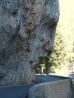 Sembra il profilo del volto di Ges... una roccia naturale scolpita dalle forze della natura e non dall'uomo!!! Il viso si vede solo da questo lato, dall'altra parte dopo la curva  una roccia normale senza significato.

Lo so che lo sfondo e sovraesposto, ma io passavo di l in quel momento e la roccia si trova a 500 km da casa quindi...