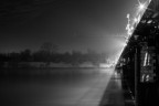 Una classica serata invernale sulla riva del Po. Nebbia che permette di intravedere la sponda opposta ed enfatizza il passaggio tra ombre e luci del ponte. Il fiume, apparentemente docile, si mostra per poi ritornare tra le ombre della notte

Canon 5D + 50 f/1.8
ISO 400 f/20 59"