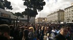 Non  un concerto n una manifestazione, queste migliaia di persone, compreso il sottoscritto, questa mattina a Roma stavano aspettando l'autobus....Aiuto!
