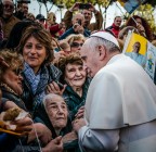 Rivedendo alcuni scatti del papa in versione a colori
critiche e commenti sempre graditi
Un saluto Riccardo