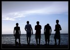 Ragazzi cubani sul Malecon dell'Habana prima di un tuffo!