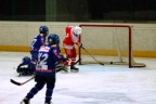 Un istante di una partita di hockey scattata oggi stesso.