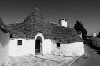 Foto scattata ad Alberobello, successiva conversione in B/N con relativa modifica delle curve di colore. 
Dati EXIF:
Apertura diaframma f8
tempo di esposizione: 1/640
ISO:100
lunghezza focale: 7.1mm
Suggerimenti e critiche sempre ben accetti.