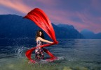 Shotting esterno al lago di Garda. Luce ambiente con luce flash su soggetto, Diffusore ottogonale 150 cm.