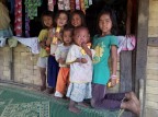 I bimbi del Laos