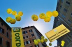 manifestazione della Coldiretti davanti Montecitorio-Roma. Si mangia pollo in piazza!
scattata con Fm2, pellicola Ilford 200asa, focale 24mm 2,8