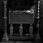 Tomba situata nel Duomo di Caserta Vecchia - Fuji XE1 - Fuji 16 50 - Iso 1600. Consigli e critiche sempre ben accetti.