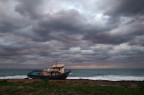 Barca arenata su una delle spiagge tra Marzamemi e Portopalo