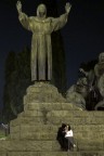 Sembra quasi voler dire la statua di san francesco ai 2 giovini in vena di effusioni :D

La qualita' e' quella che e' date le condizioni in cui ho scattato...