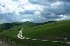 foto scattata in una recente visita in umbria.Il paesaggio  bellissimo,il sentiero che si vede porta ad un belvedere a circa 3km.