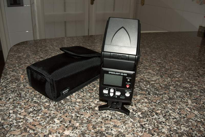 04-SB600-02.jpg
