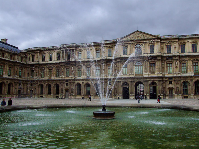 11 Louvre.jpg