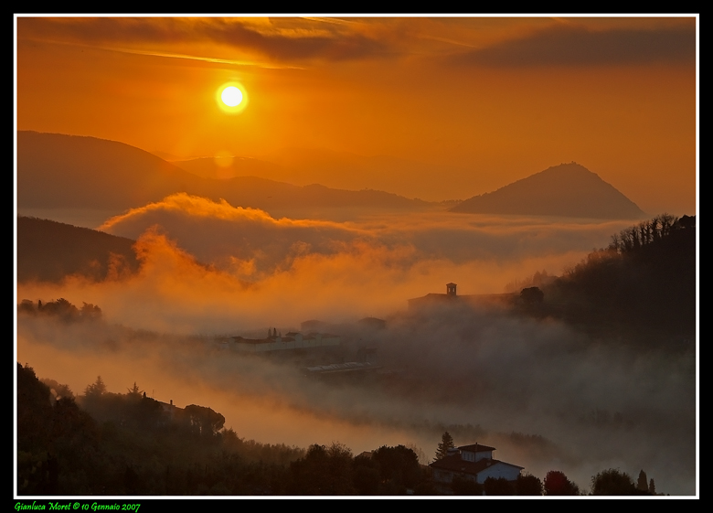 Alba-Nebbia-M.tecatini-Alto.jpg