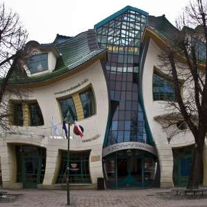 crooked-house-a-sopot-in-polonia.jpg