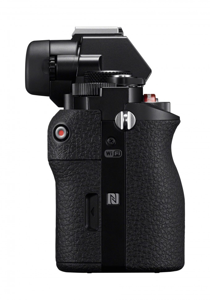 ILCE-7R_rightside-680x970.jpg